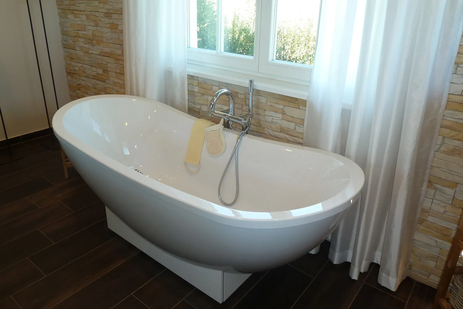 Eingebaute Badewanne aus einem Ortner-Badprojekt