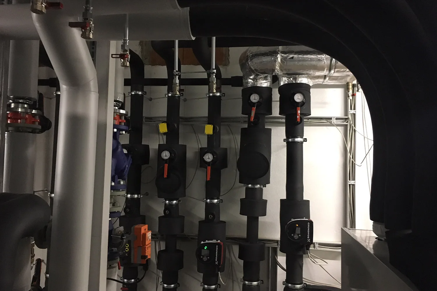 Pumpengruppen und Armaturen im Referenzprojekt Sparkasse Hilpoltstein